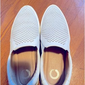 Super comfy slip on leather sneakers.